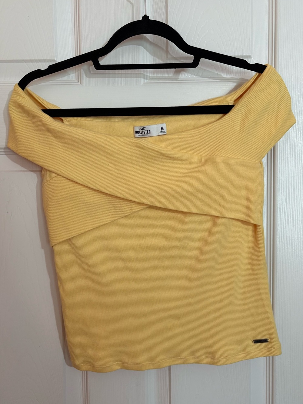 Hollister Off-the-Shoulder Ribbed Knit Top in Light Yellow